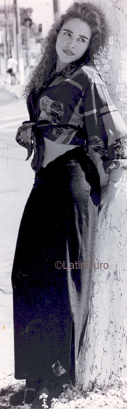 Date this sultry Brazil girl Adriana from GUARULHOS B9779