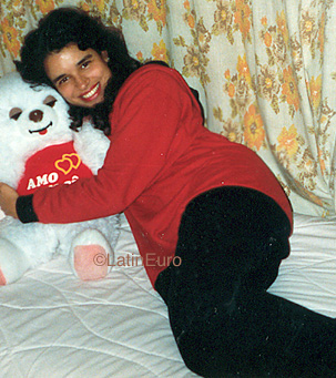 Date this beautiful Brazil girl Regia from MORRO B9749