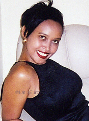 Date this nice looking Brazil girl Eveline from RECIFE B9713