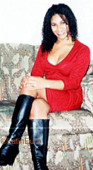 Date this athletic Brazil girl Elienai from  B9597