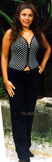 Date this happy Brazil girl Nadia from RIO DE JANEIRO B9482