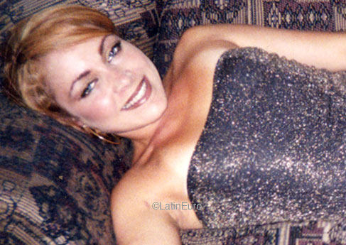 Date this attractive Brazil girl Debora from SOROCABA B9033