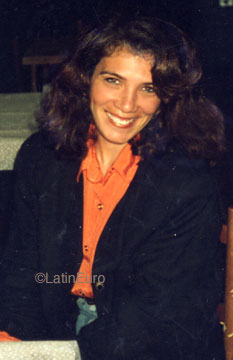 Date this delightful Brazil girl Suellen from CURITIBA B9043