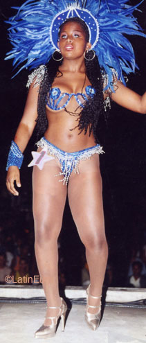 Date this happy Brazil girl Vanessa from RIO DE JANEIRO B8997