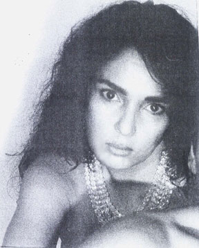 Date this happy Brazil girl Antonieta from RECIFE B8926