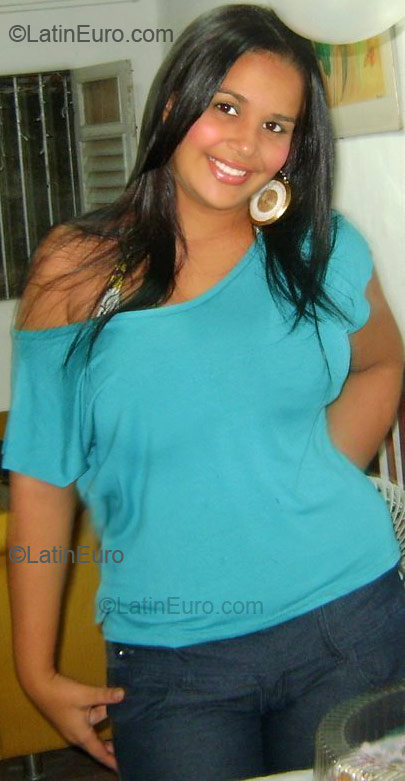 Date this athletic Brazil girl Cassia from Recife BR41