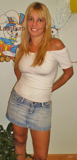 Date this attractive Brazil girl Vania from Rio De Janeiro BR81