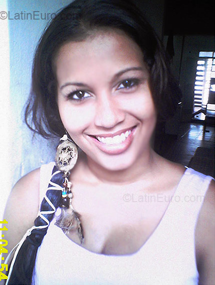 Date this charming Brazil girl Cleane from Candeias BR123