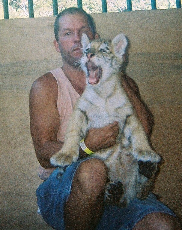 Date this tall United States man US226 from kent US226