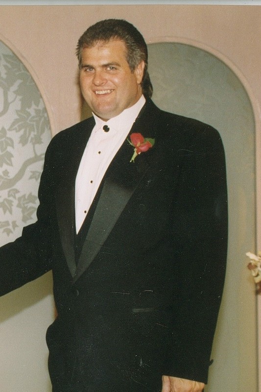 Date this georgeous United States man Thomas from Waupun US416