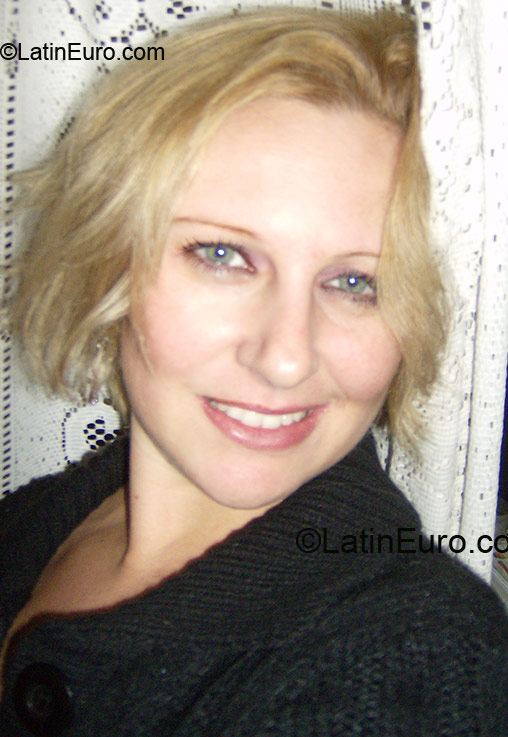 Date this hot Brazil girl Daniela from Novo Hamburgo BR353