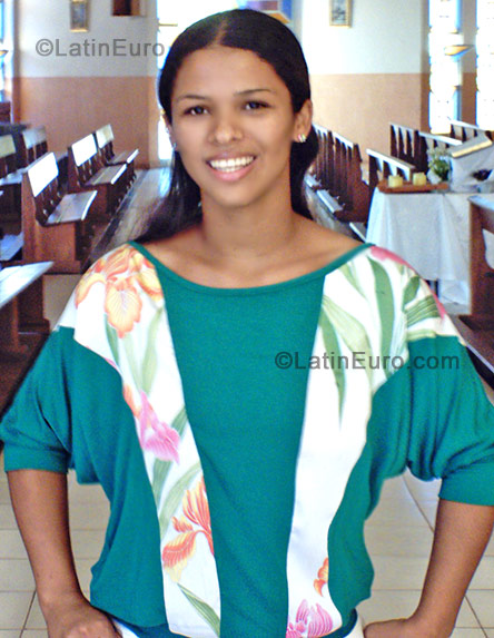 Date this pretty Brazil girl Adriana from Ituiutaba BR697