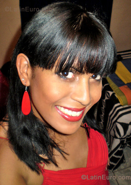 Date this sultry Brazil girl Myrella from Bariri BR717