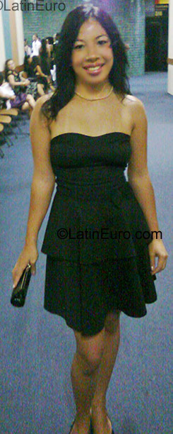 Date this voluptuous Brazil girl Sara from Salvador BR853