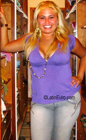 Date this voluptuous Brazil girl Hadyr from Sao Paulo BR879