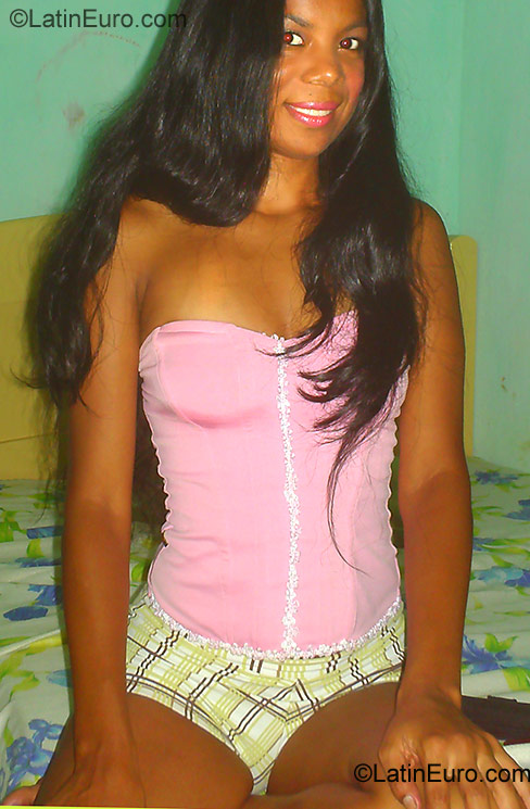 Date this georgeous Brazil girl Cristiane from Salvador BR884