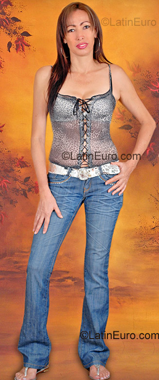 Date this cute Colombia girl Luz Maria from Cartago CO653