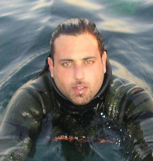 Date this attractive United States man The from corona US2103