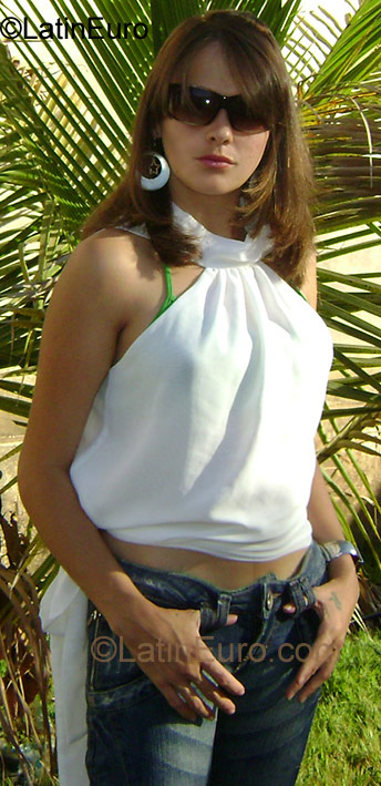 Date this gorgeous Brazil girl Amanda Aparecida from Sao Jose dos Salgados BR1024