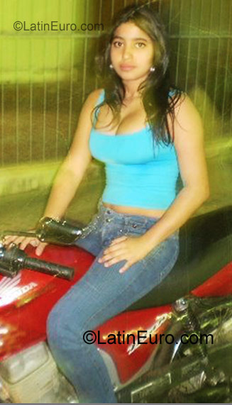 Date this exotic Brazil girl Gessica from Goiania BR1072