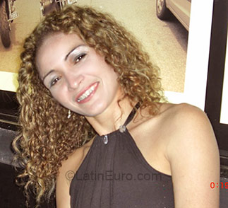 Date this good-looking Brazil girl Ilzalee from Sao Jose Dos Pinhais BR1127