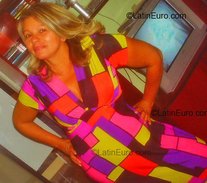 Date this attractive Brazil girl Aldemira from Brasilia BR1139