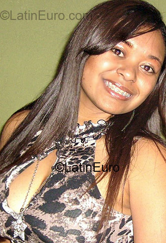 Date this cute Brazil girl Thaisi from Sao Paulo BR1200