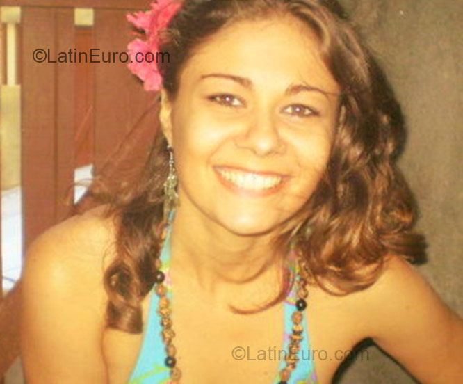 Date this good-looking Brazil girl Carina from Salvador BR1325