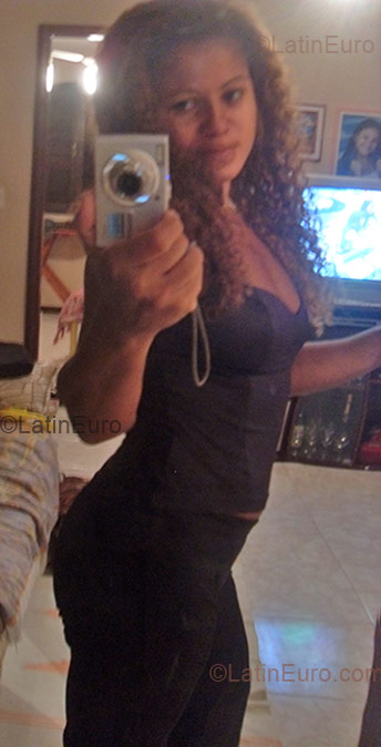 Date this attractive Brazil girl Celma from Rio de Janeiro BR1463