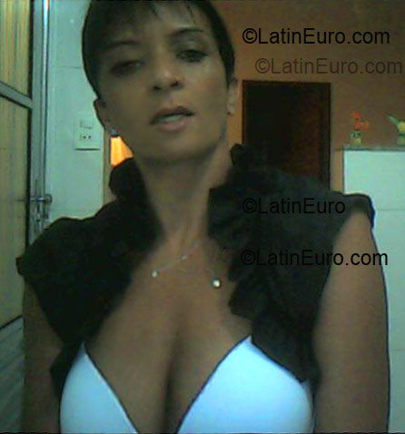 Date this nice looking Brazil girl Vilma from Sao Paulo BR1541