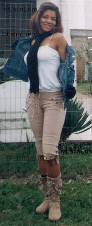 Date this foxy Brazil girl Cintia Aparecida from Sete Lagoas BR1711