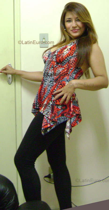 Date this georgeous Brazil girl Symone from Santos BR1746