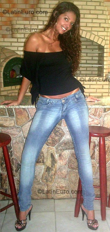 Date this hot Brazil girl Alessandra Aparecida from Sao Goncalo BR3623