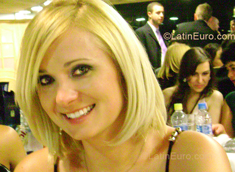 Date this passionate Brazil girl Chelen from Curitiba BR1995