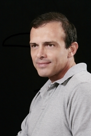 Date this georgeous United States man Arielpl from los angeles US4769