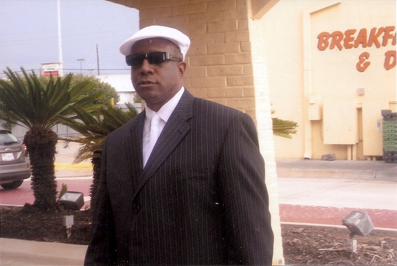 Date this tall United States man ENGINEKNOBIE from New York US4944