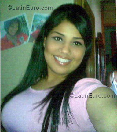 Date this nice looking Dominican Republic girl Yirandi from Santo Domingo DO3282