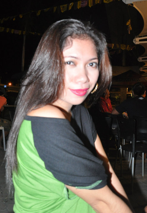 Date this gorgeous Philippines girl Ika from Quezon City PH270