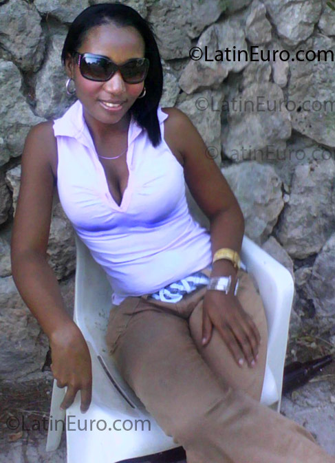Date this hard body Dominican Republic girl Welseyi from Barahona DO3395