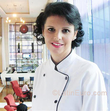 Date this charming Brazil girl Maria from Curitiba BR3754