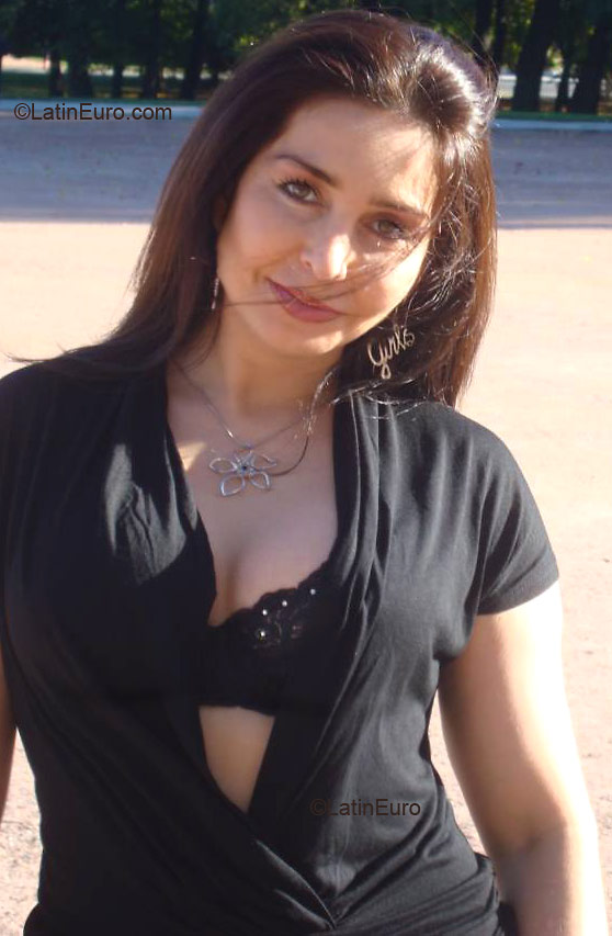 Date this foxy Brazil girl Cristiana from Tres Coracoes BR3851