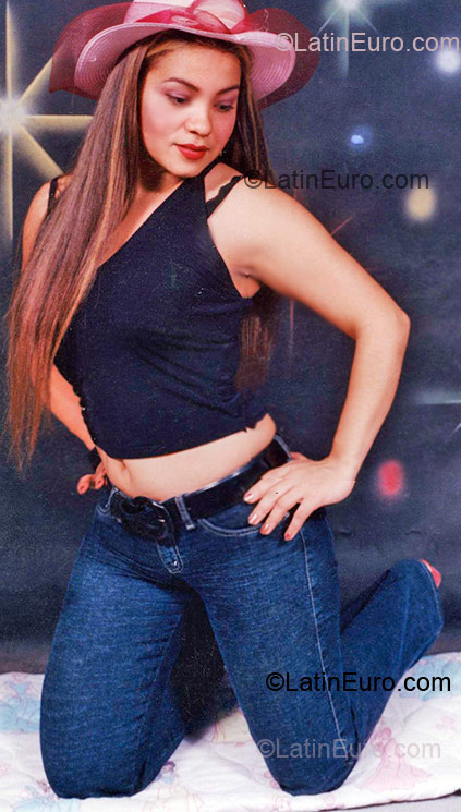Date this pretty Honduras girl Blanca Estala from Comayaguela HN153