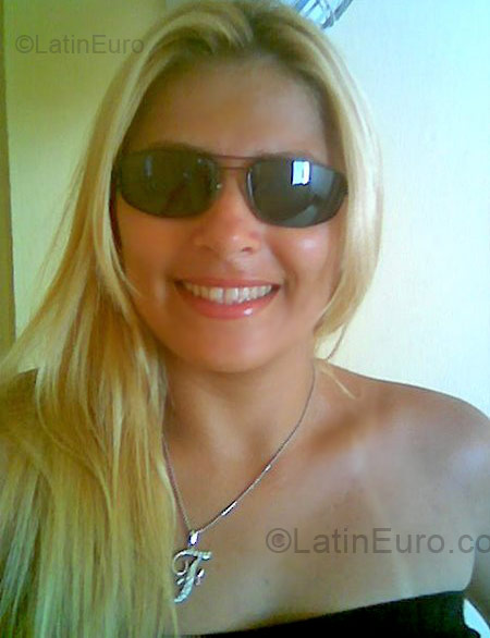 Date this attractive Brazil girl Fabizinha from Recife BR4387