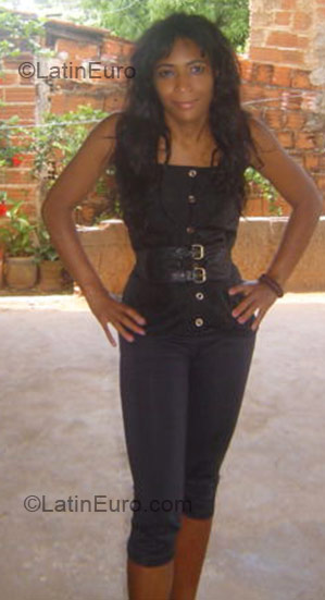 Date this charming Brazil girl Vania from Goiania BR5153