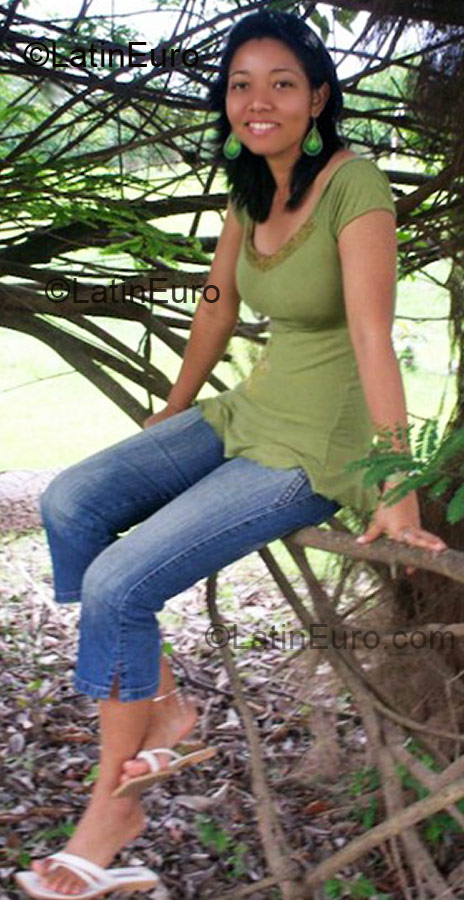 Date this delightful Peru girl Luz victoria from Iquitos PE236