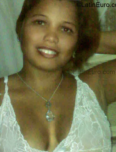 Date this sensual Dominican Republic girl Yandra from Santo Domingo DO3755