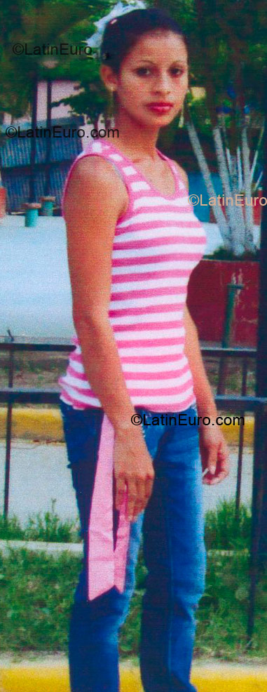 Date this voluptuous Honduras girl Laura Yamileth from Quimistan HN171