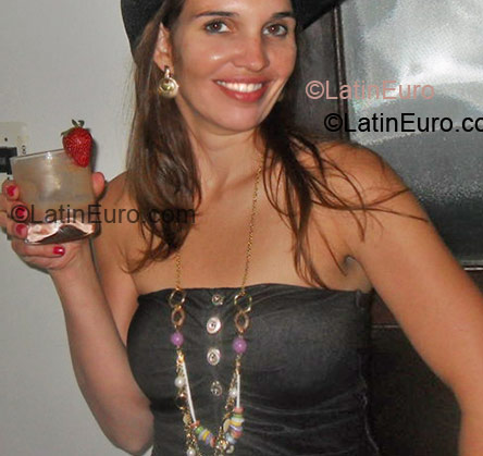 Date this sensual Brazil girl Cacau from Ipatinga BR6369