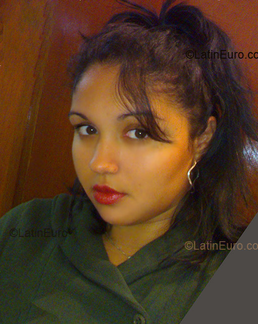 Date this attractive Brazil girl Tatiane from Taubate BR2803