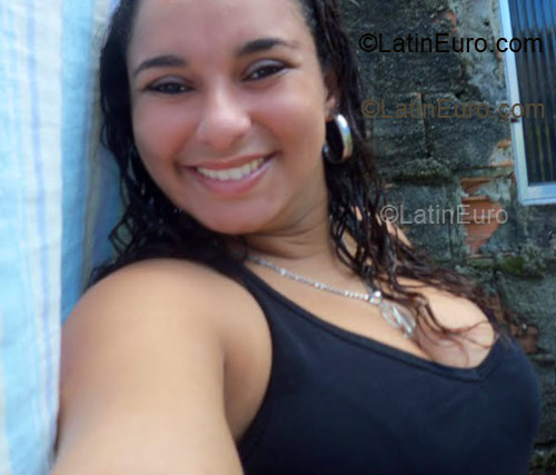 Date this happy Brazil girl Dayana from Recife BR2846